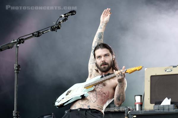 BIFFY CLYRO - 2016-06-11 - PARIS - Hippodrome de Longchamp - Main Stage - Simon Alexander Neil